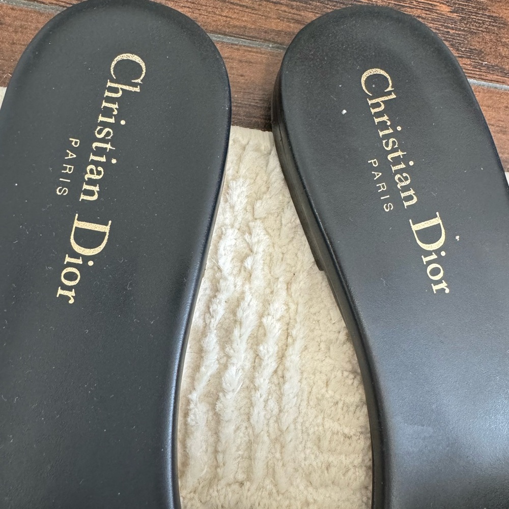 AUTHENTIC DIOR DWAY SLIDES!!! Barely worn! - Picture 5 of 8